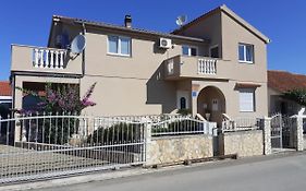 Apartmani Sanda I Leo